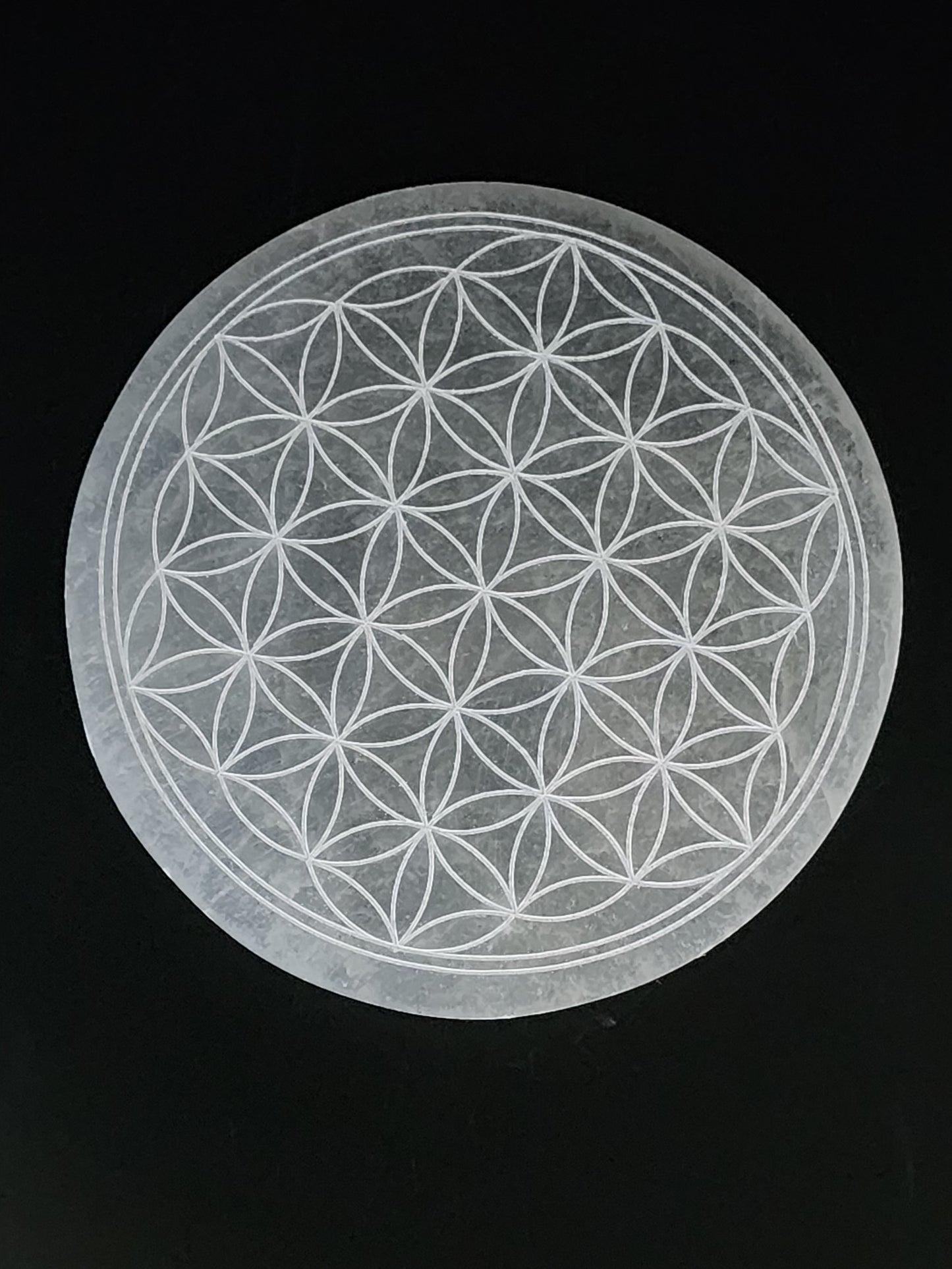 Satin Spar Selenite - Round cleansing plate - Flower of Life